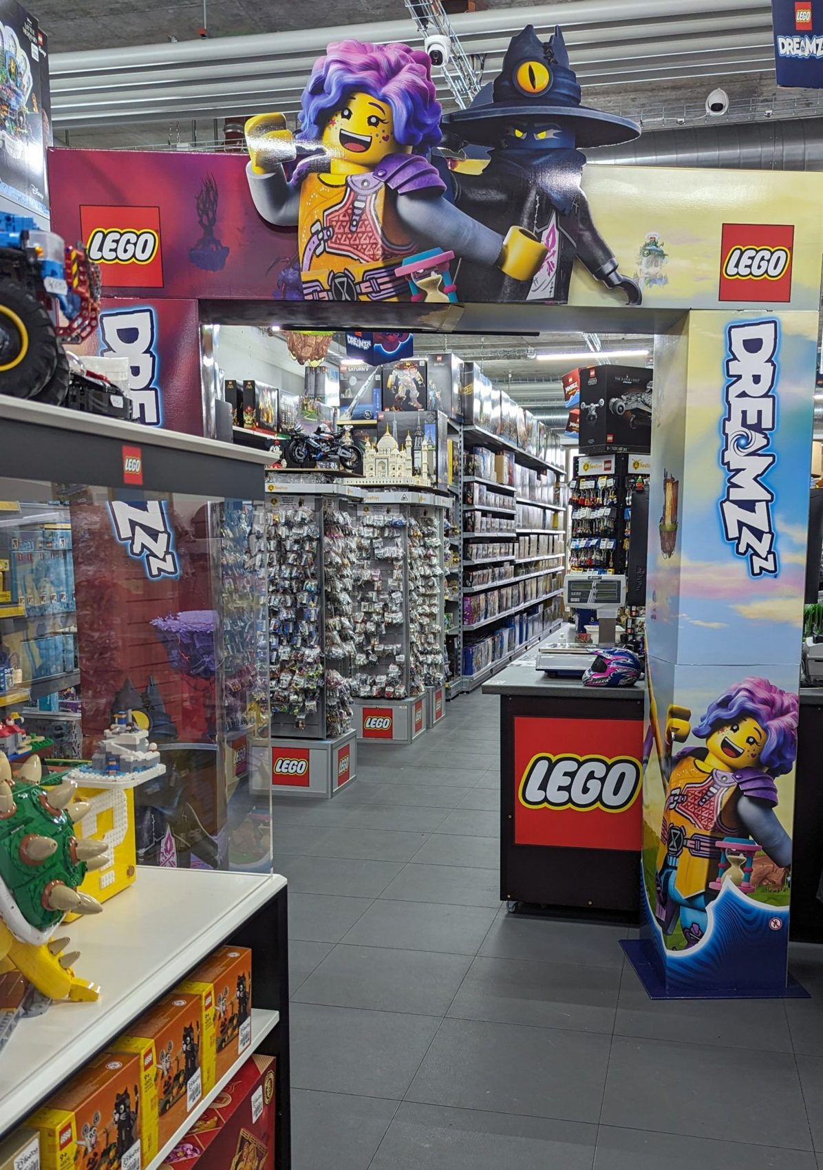 L'intérieur du magasin BeeToys à Perly-Certoux